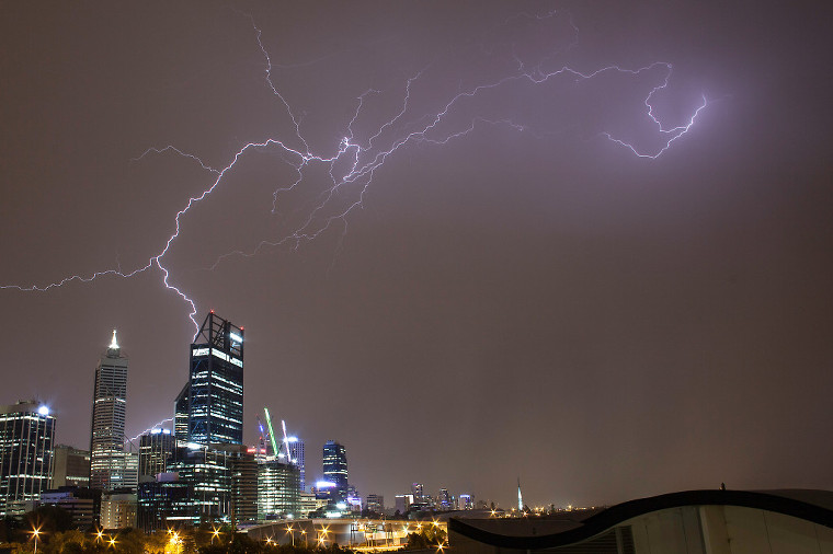 lightning-over-perth-048